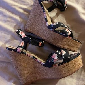 Forever 21 floral wedges size 8